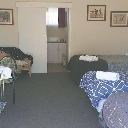 Roadside Motel Вайуру Екстериор снимка